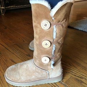 TAN BUTTON UP UGG BOOTS